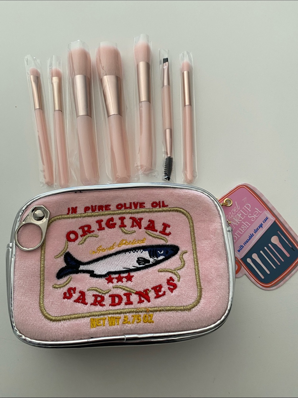Sardines Travel Makeup Brush Set with Cosmetic Storage Case | 7-Piece NWT